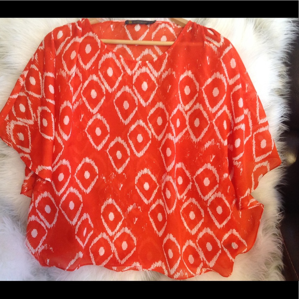 💥4 for $20💥 NWOT Red/Orange & White Batwing Top